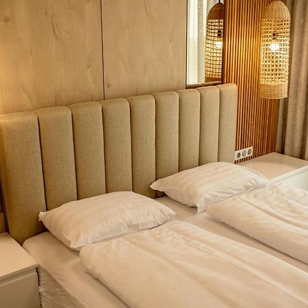 Panorama Deluxe Apartments - Pool & Free Parking Alsóörs Екстериор снимка
